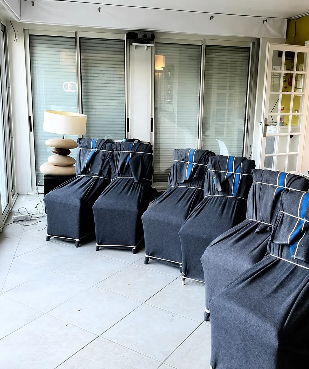 Fauteuils et canapés protégés par housses et sangles par Big Déménagement